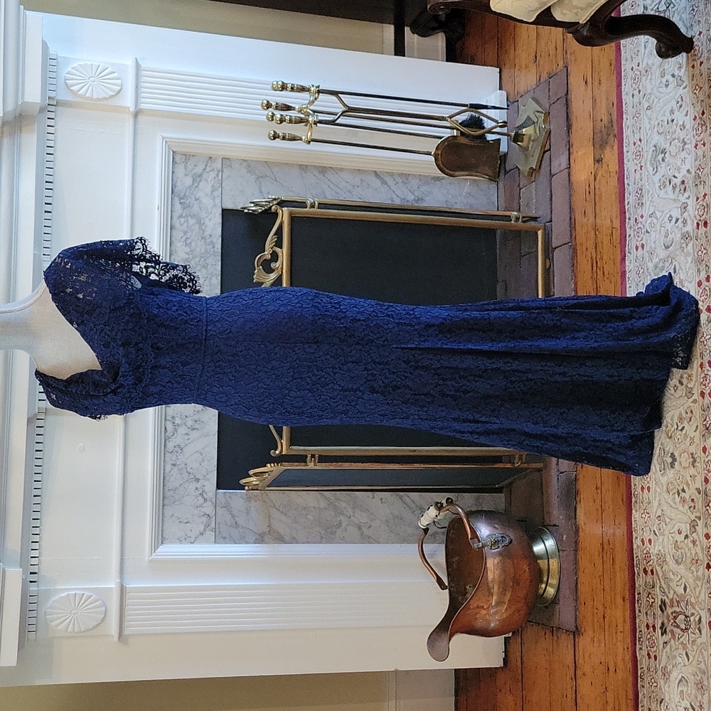 Lulus Gown - Picture 4 of 9